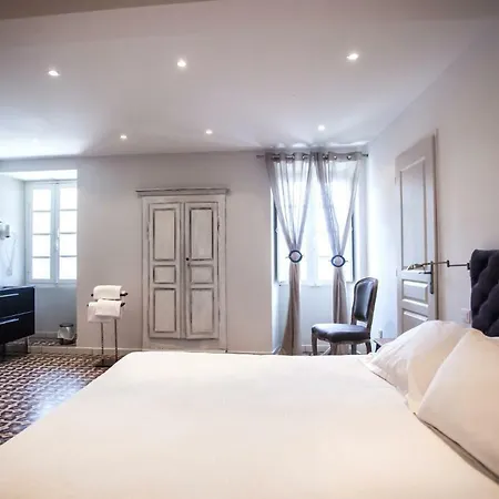 Les Orangers Hotel