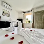 Les Orangers Hotel