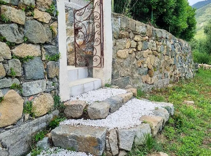 Les Orangers מלון 3*